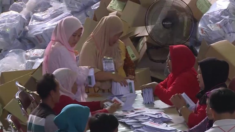 مخاوف من إمكانية التلاعب بنتائج الانتخابات الإندونيسية