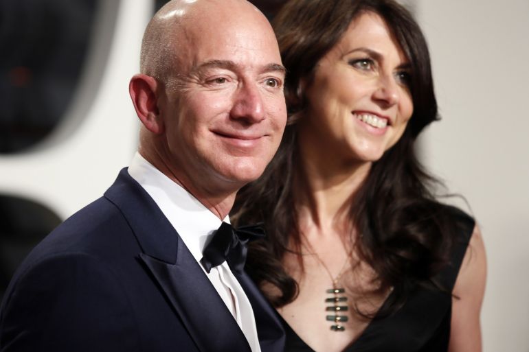 89th Academy Awards - Oscars Vanity Fair Party - Beverly Hills, California, U.S. - 26/02/17 – Amazon's Jeff Bezos and his wife MacKenzie Bezos. REUTERS/Danny Moloshok