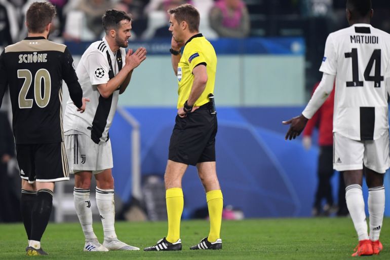 TURIN, ITALY - APRIL 16: Miralem Pjanic of Juventus appeals to Referee Clement Turpin during the UEFA Champions League Quarter Final second leg match between Juventus and Ajax at Allianz Stadium on April 16, 2019 in Turin, Italy. (Photo by Stuart Franklin/Getty Images)