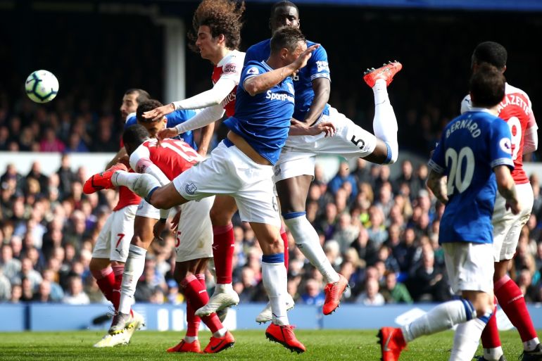 LIVERPOOL, ENGLAND - APRIL 07: Phil Jagielka of Everton battles for possession in the air with Matteo Guendouzi of Arsenal during the Premier League match between Everton FC and Arsenal FC at Goodison Park on April 07, 2019 in Liverpool, United Kingdom. (Photo by Clive Brunskill/Getty Images)