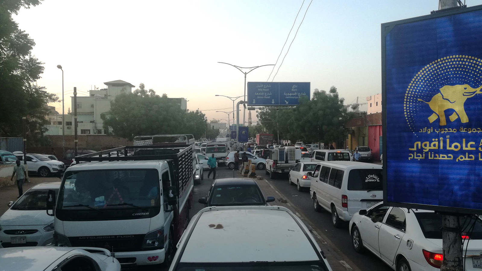 ‪طوابير سيارات في الخرطوم اليوم‬  (الجزيرة)