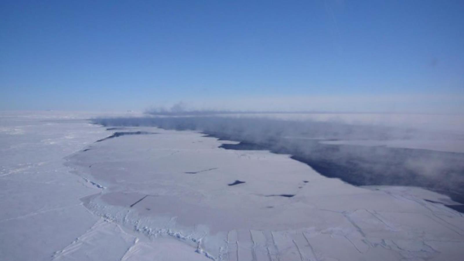 بلغت مساحة ثقب بولينيا أنتاركتيكا نحو 800 ألف كيلومتر مربع قبل أن يندمج مع المحيط المفتوح (جان ليسر، أي سي إي، سي آر سي)