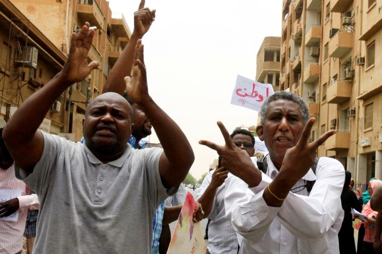 Members of Sudanese alliance of opposition and protest groups chant slogans outside an office block during the first day of a strike, as tensions mounted with the country's military rulers over the transition to democracy, in Khartoum, Sudan May 28, 2019. REUTERS/Mohamed Nureldin Abdallah