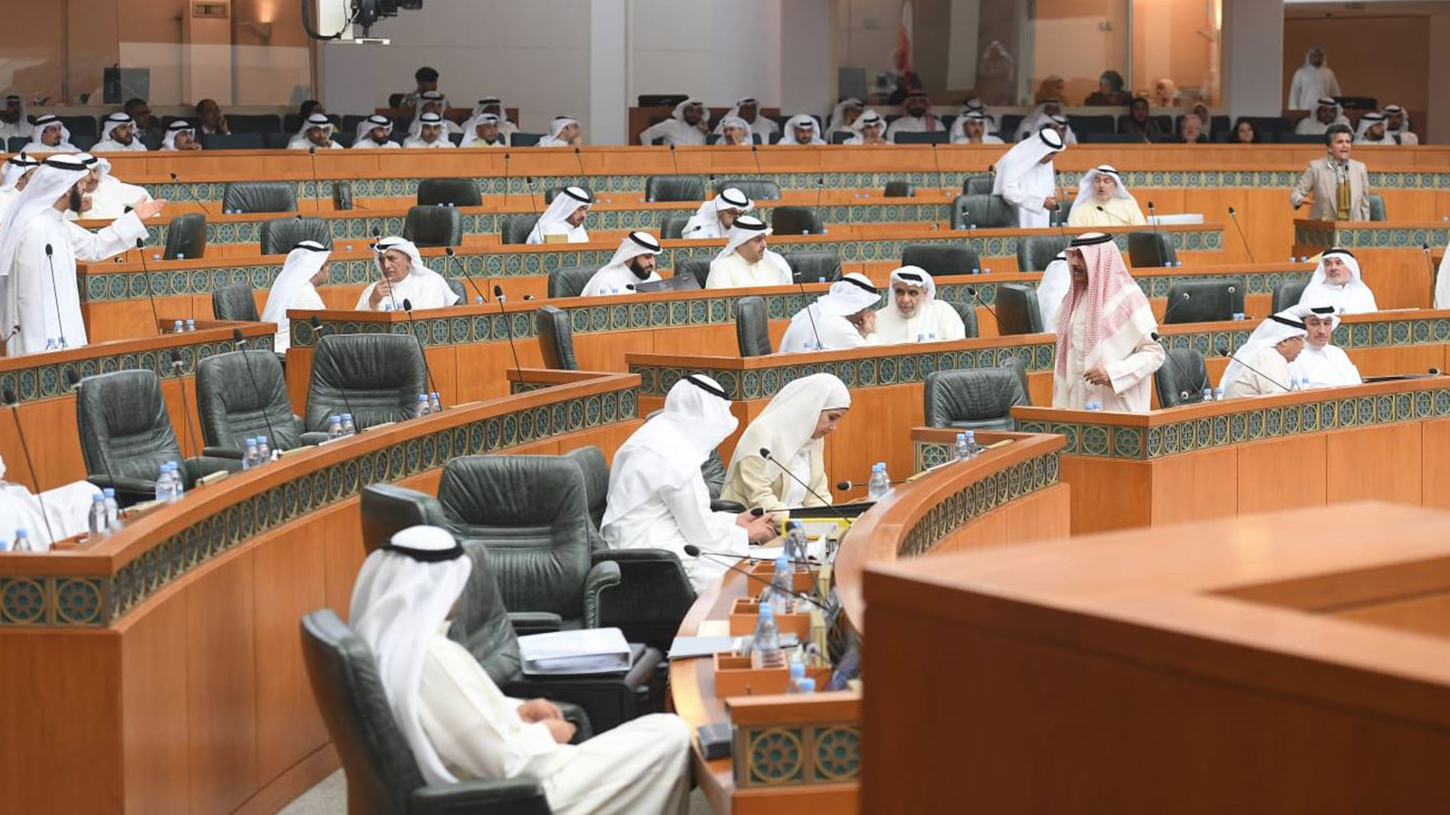 نواب في مجلس الأمة طالبوا باستعجال مناقشة قانون ضريبة تحويلات الوافدين خلال الشهر الجاري(الجزيرة نت)