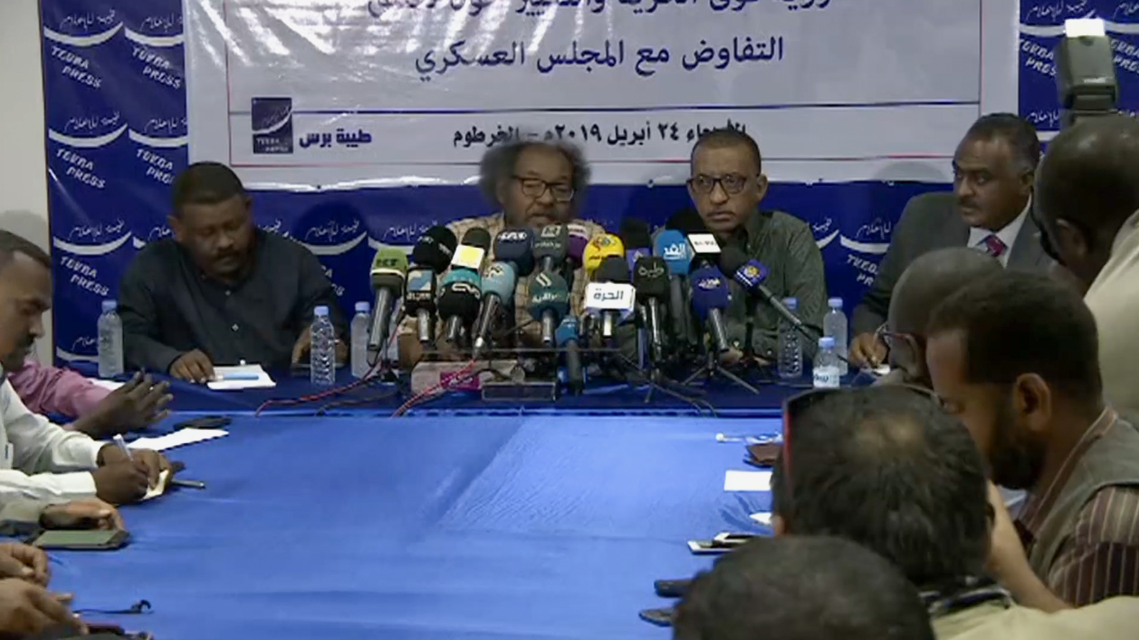 تحالف قوى الحرية والتغيير أعلن رفضه لأي وساطة مع المجلس العسكري (الجزيرة)