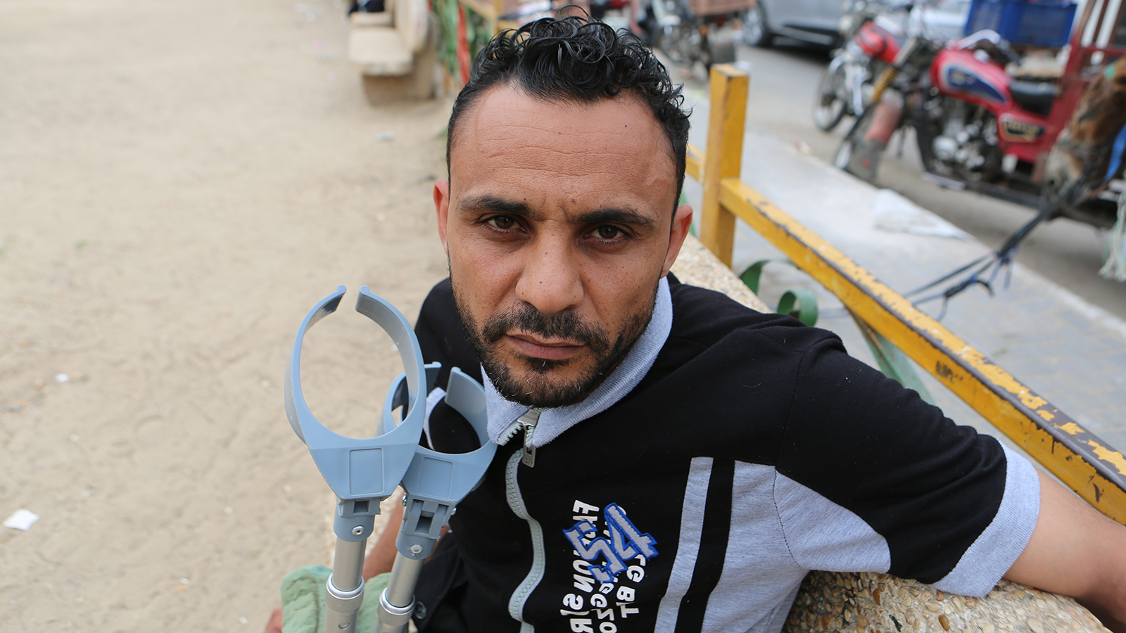 ‪باسم أبو عبيد تحصل على تحويلة مرضية للعلاج في مستشفى الهرم بمصر لكن لم يستطع الأطباء المصريون إغاثته‬ (الجزيرة)