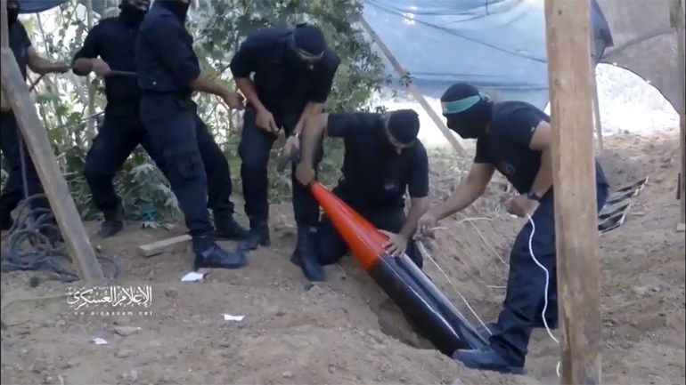 القسام يطلق رشقات صاروخية ردا على عدوان إسرائيل