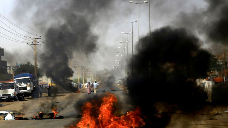 ما وراء الخبر- فض اعتصام ثوار السودان.. لماذا الآن؟