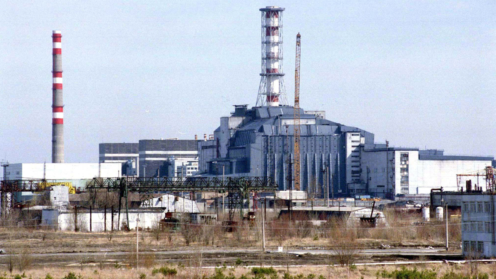 مفاعل تشيرنوبيل بعد أشهر قليلة من الحادثة (مواقع التواصل)
