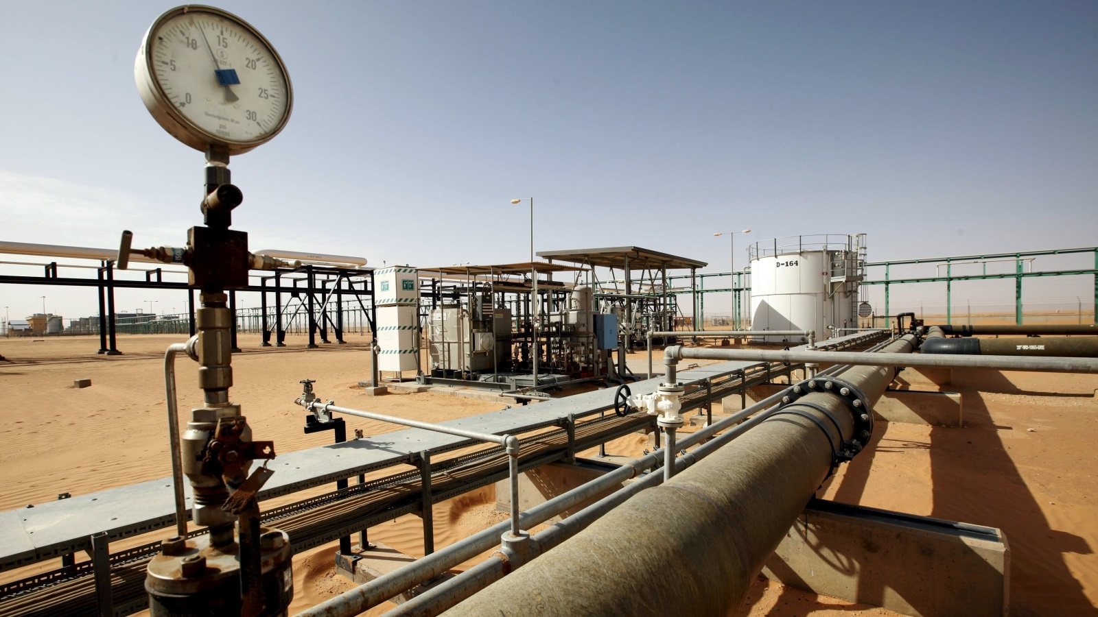 ‪خسائر ليبيا جراء إغلاق الحقول والموانئ النفطية قدرت بـ 130 مليار دولار‬ (رويترز)