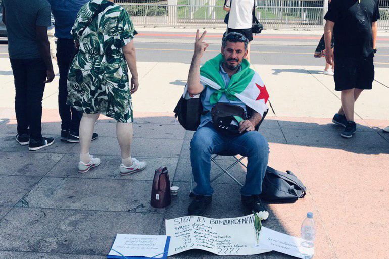 بريتا حاجي حسن لدى اعتصامه مضربا عن الطعام أمام مقر الأمم المتحدة في جنيف