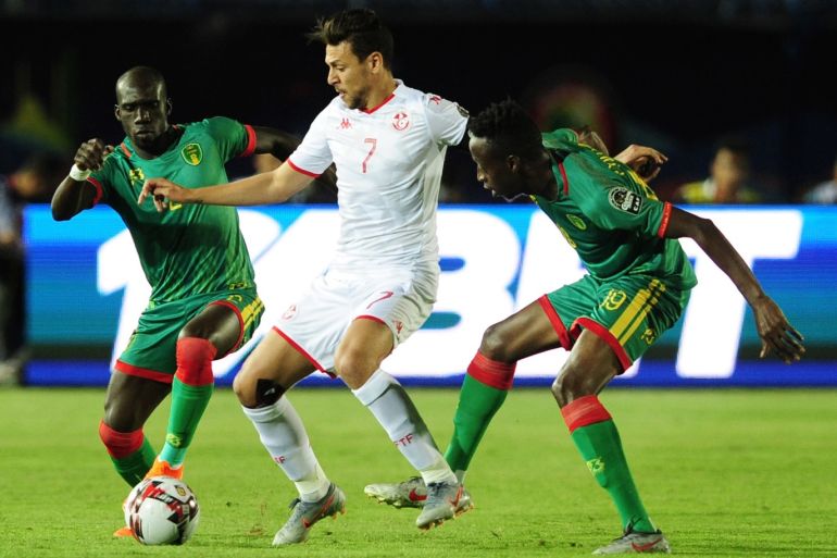 epa07690519 Youssef Msakni of Tunisia (C) is challenged by Ibrahima Coulibaly and El Mostapha Diaw of Mauritania during the 2019 Africa Cup of Nations Finals soccer match between Mauritania and Tunisia at the Suez Stadium, Suez, Egypt on 02 July 2019. EPA-EFE/GAVIN BARKER