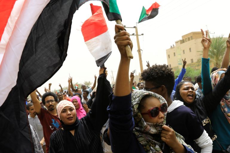 Sudanese shout slogans during a demonstration demanding the ruling military hand over to civilians in Khartoum, Sudan, June 30, 2019. REUTERS/Umit Bektas