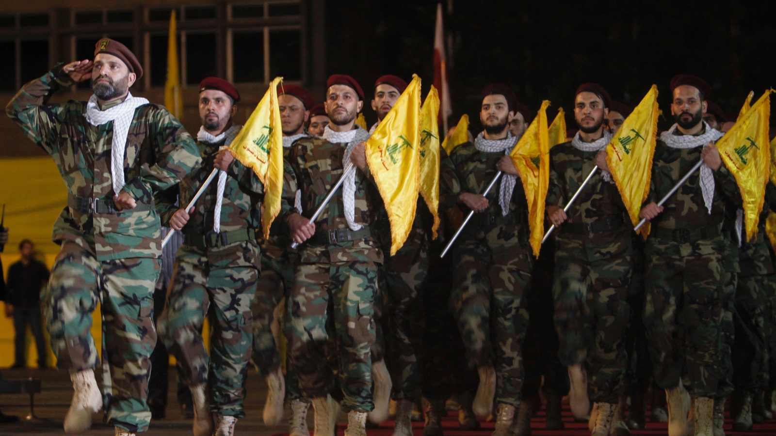 ‪محللون سياسيون عبروا عن مخاوفهم من أن تتحول العقوبات الأميركية على حزب الله لعقوبات على الدولة اللبنانية‬ (رويترز)