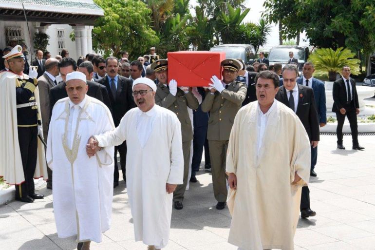 صورة نشرتها الصفحة الرسمية للرئاسة لتونسية بموقع فيسبوك للتشييع الرسمي والشعبي لجنازة الرئيس الراحل الباجي قايد السبسي