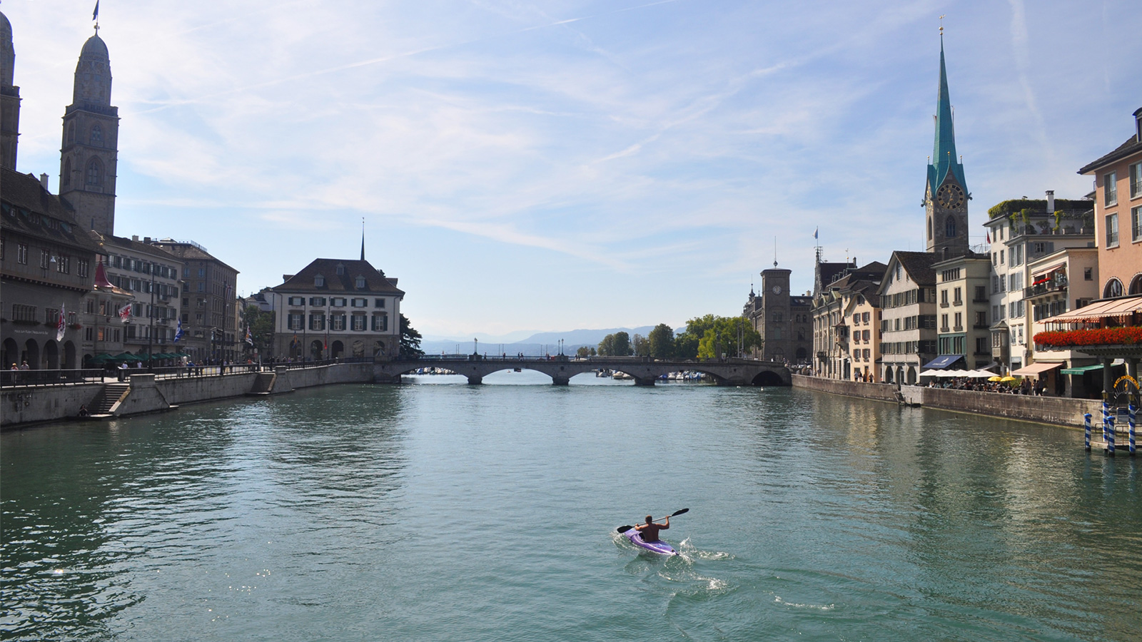 ‪سويسرا من أكثر البلدان الأوروبية أمانا للنساء المسافرات بمفردهن للدراسة أو العمل أو السياحة‬ (بيكسابي)