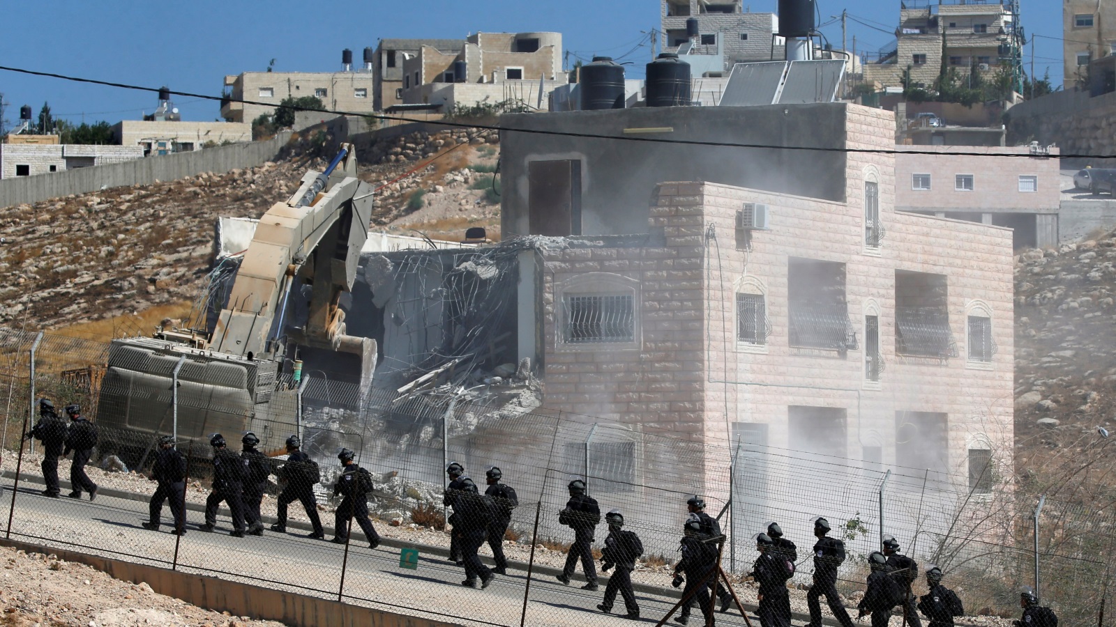 هدمت إسرائيل قرابة 450 مسكنا فلسطينيا خلال 2018 (رويترز)