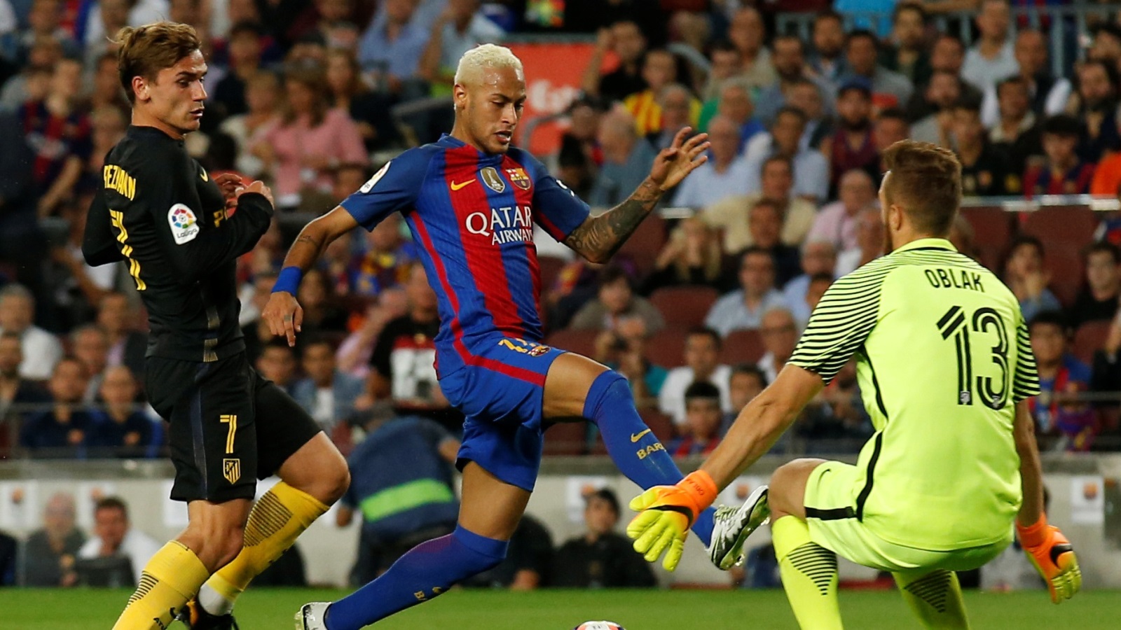 ‪نيمار أعرب عن رغبته في العودة إلى برشلونة‬ (رويترز)