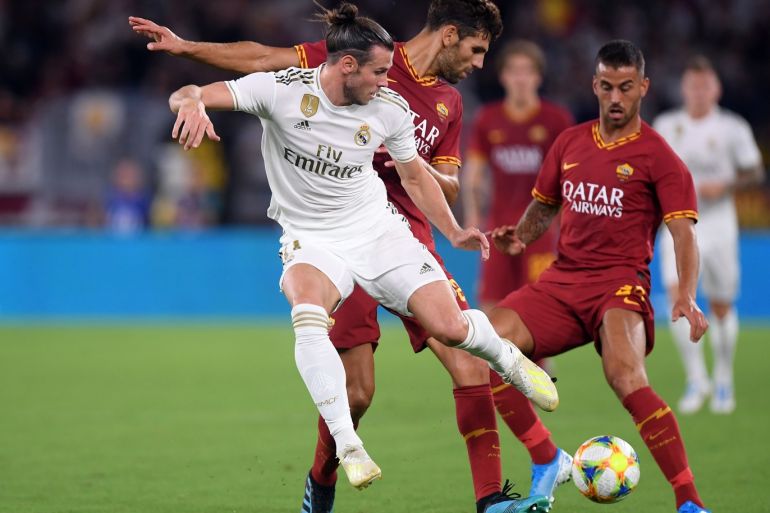 Soccer Football - Pre-season Friendly - AS Roma v Real Madrid - Stadio Olimpico, Rome, Italy - August 11, 2019 Real Madrid's Gareth Bale in action with AS Roma's Federico Fazio REUTERS/Alberto Lingria
