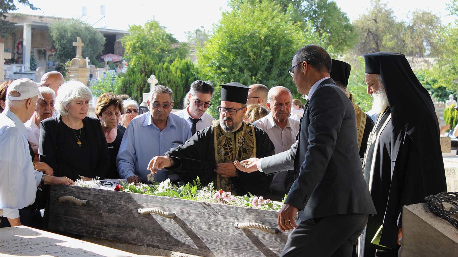 أوصى بلاطة بدفنه في مدينة القدس التي حرم منها منذ احتلالها عام 1967 (الجزيرة)