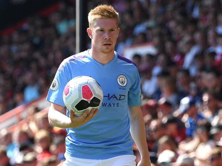 BOURNEMOUTH, ENGLAND - AUGUST 25: Kevin De Bruyne of Manchester City walks with the ball to take a corner during the Premier League match between AFC Bournemouth and Manchester City at Vitality Stadium on August 25, 2019 in Bournemouth, United Kingdom. (Photo by Shaun Botterill/Getty Images)