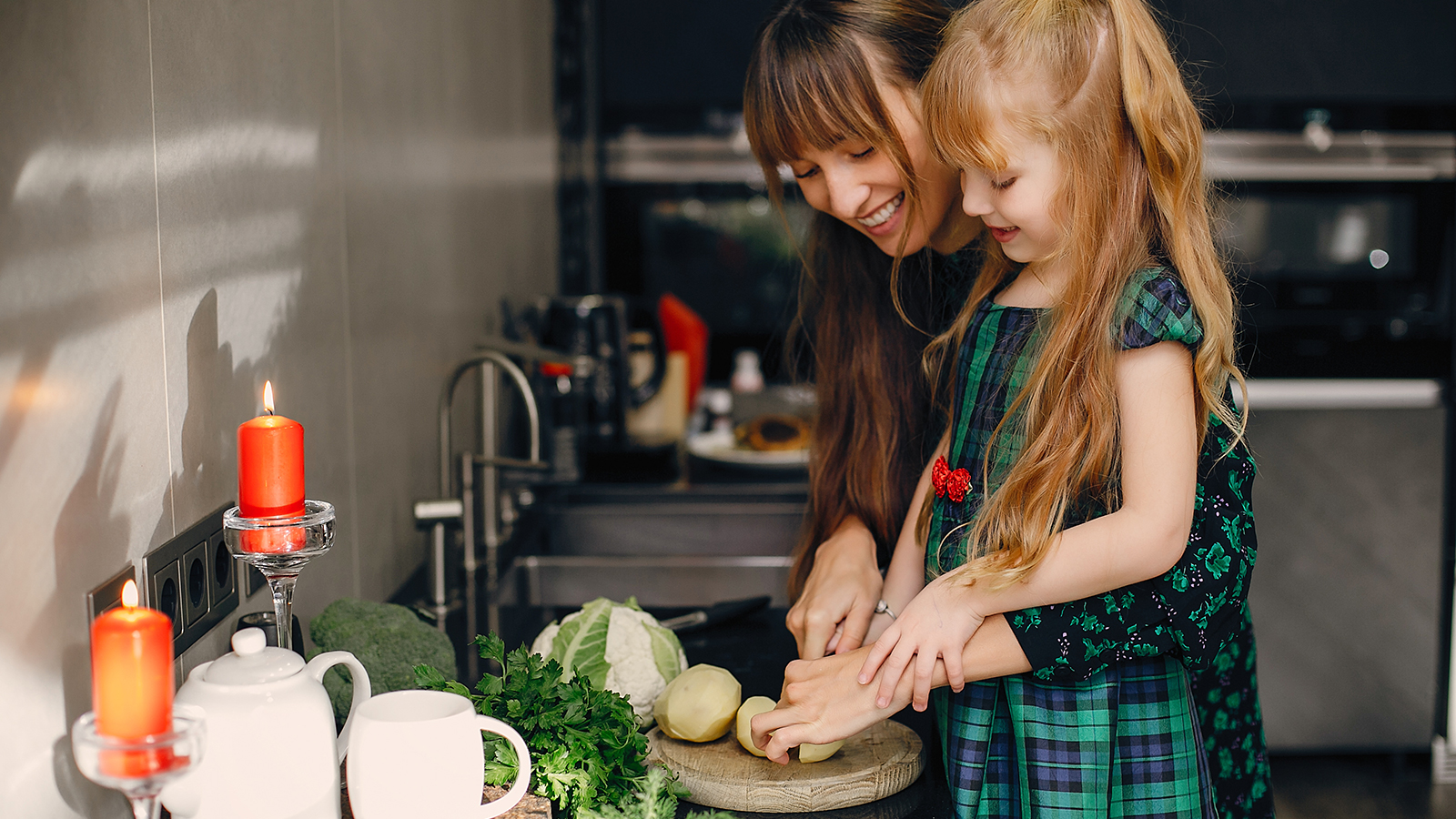 تخصيص بعض المهام للأطفال في المطبخ، يجعلهم أكثر التزاما بالواجبات العائلية (فري بيك)