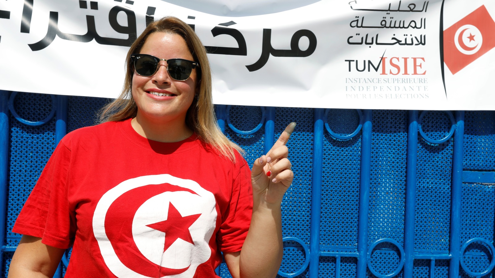 ‪التونسيون لم يصوتوا بكثافة في الدور الأول للرئاسيات‬  (رويترز)