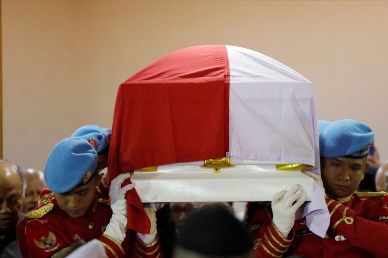 Presidential guards carry the casket of former Indonesian President B.J. Habibie, who passed away this afternoon, at Gatot Soebroto Army hospital in Jakarta, Indonesia, September 11, 2019. REUTERS/Willy Kurniawan