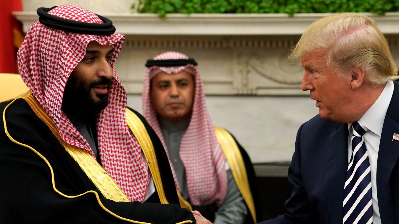 ‪ترامب قال إن بلاده مستعدة للرد على الهجوم الذي استهدف البنية التحتية النفطية للسعودية‬ (رويترز-أرشيف)