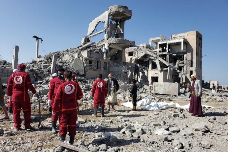 Red Crescent medics stand at the site of Saudi-led air strikes on a Houthi detention centre in Dhamar, Yemen September 1, 2019. REUTERS/Ahmed al-Ansi NO RESALES. NO ARCHIVES