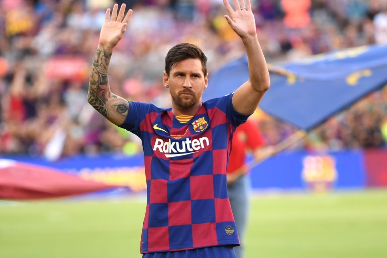 BARCELONA, SPAIN - AUGUST 04: Lionel Messi of FC Barcelona waves to the crowd prior to the Joan Gamper trophy friendly match at Nou Camp on August 04, 2019 in Barcelona, Spain. (Photo by David Ramos/Getty Images)