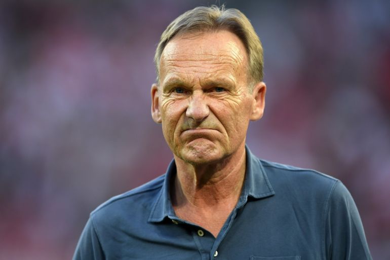 COLOGNE, GERMANY - AUGUST 23: Hans-Joachim Watzke, CEO of Borussia Dortmund looks on prior to the Bundesliga match between 1. FC Koeln and Borussia Dortmund at RheinEnergieStadion on August 23, 2019 in Cologne, Germany. (Photo by Matthias Hangst/Bongarts/Getty Images)