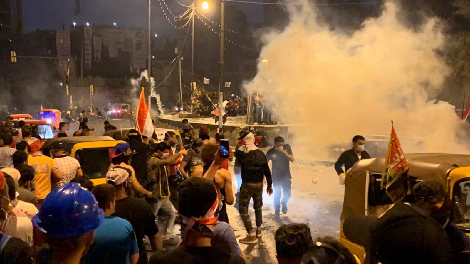 احتجاجات متواصلة وقوات الأمن لا تكف عن ردعها بقنابل الغاز المدمع (الأناضول)