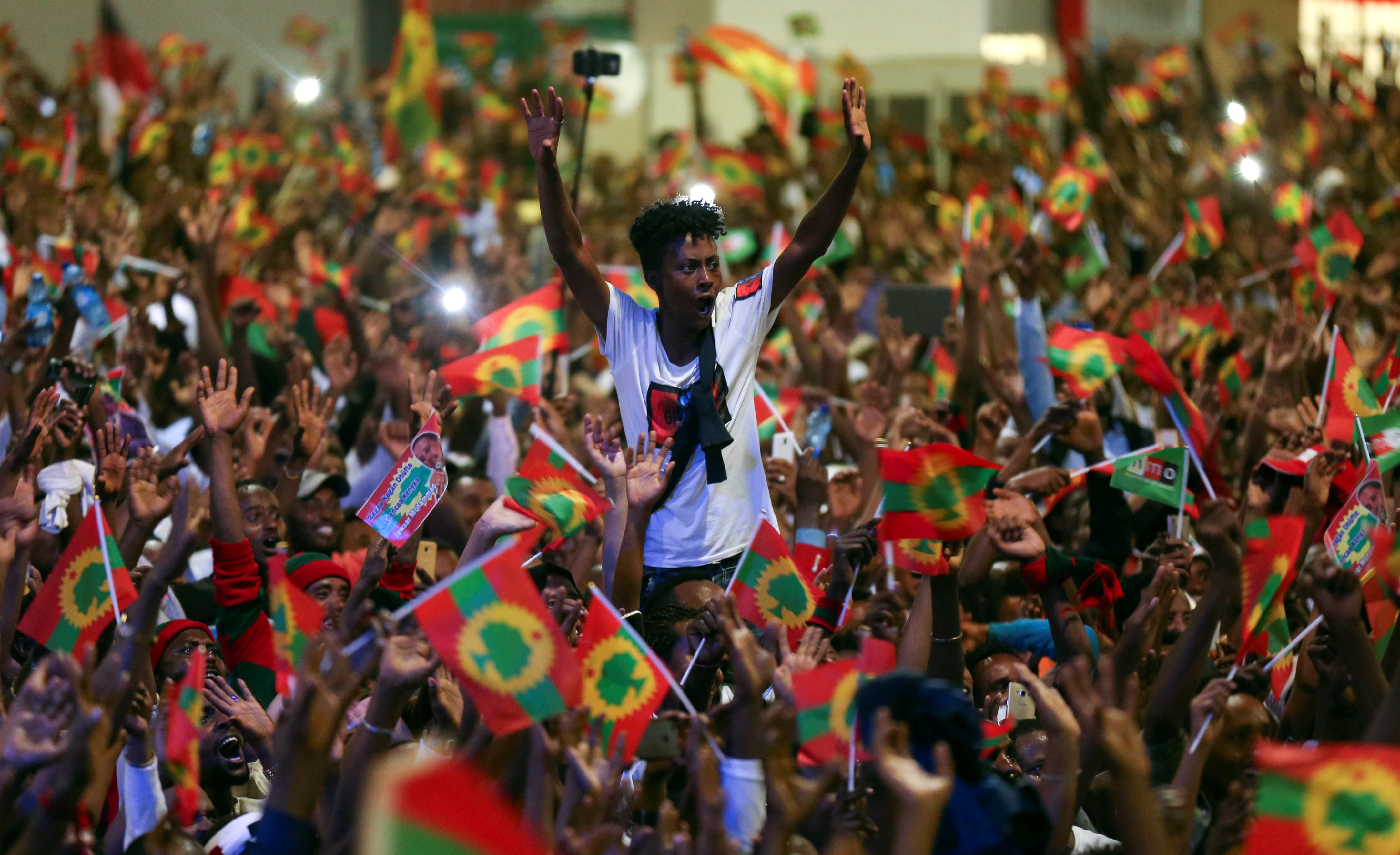 احتفالات الأورومو بمناسبة عودة جوهر محمد إلى إثيوبيا (رويترز)