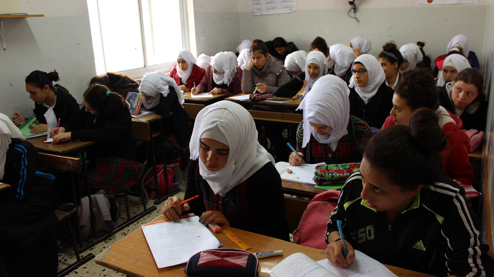 ‪12 ألف طالب وطالبة يدرسون في 48 مدرسة تنضوي تحت مظلة الأوقاف الإسلامية بالقدس (‬ الجزيرة نت