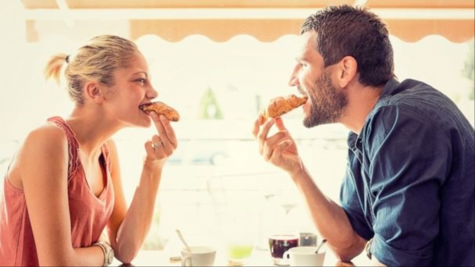‪إذا اتبع شريكك ممارسات غذائية غير مستحبة، عليك مقاومة الانضمام إليه‬ (مواقع التواصل)