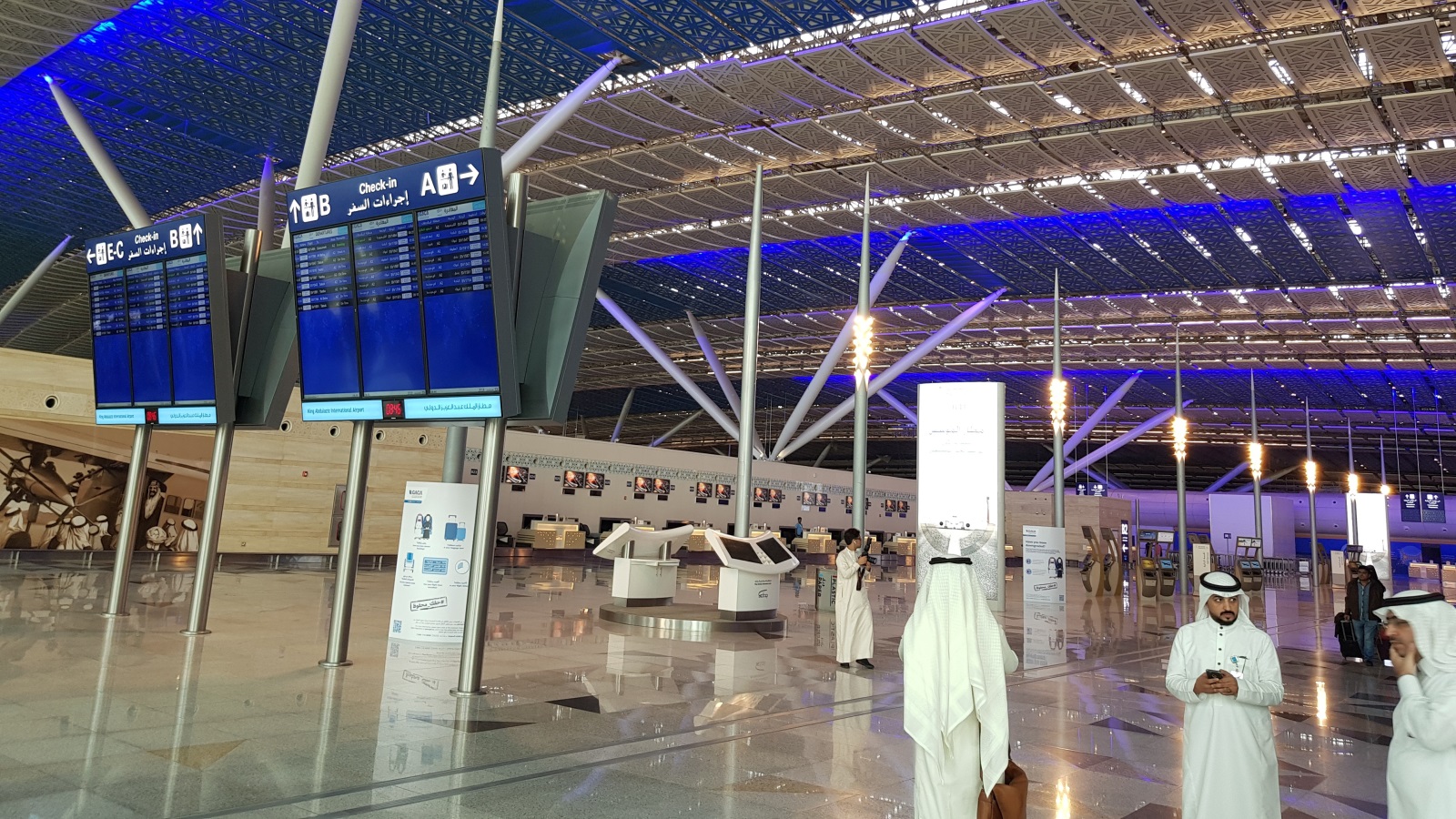 ‪السعودية تخطط لزيادة نسبة السياحة من 3% إلى 10% بحلول عام 2030‬ (رويترز)