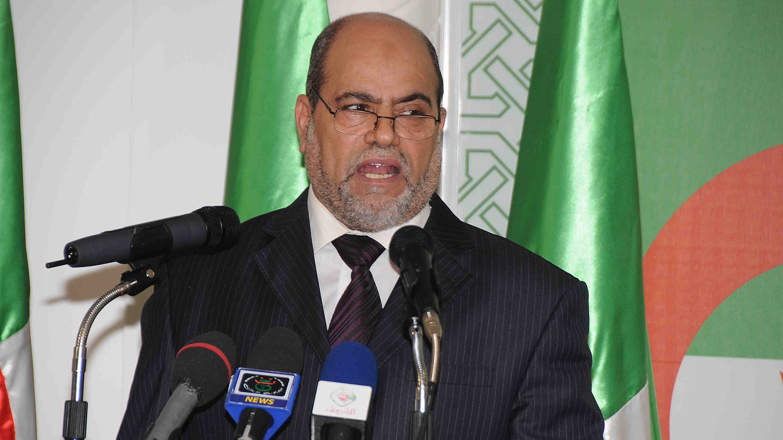 ‪أبو جرة سلطاني: لا مستقبل لليسار في الجزائر إلا في ظل مواطنة كاملة على قاعدة الأغلبية والأقلية‬ (الجزيرة نت)