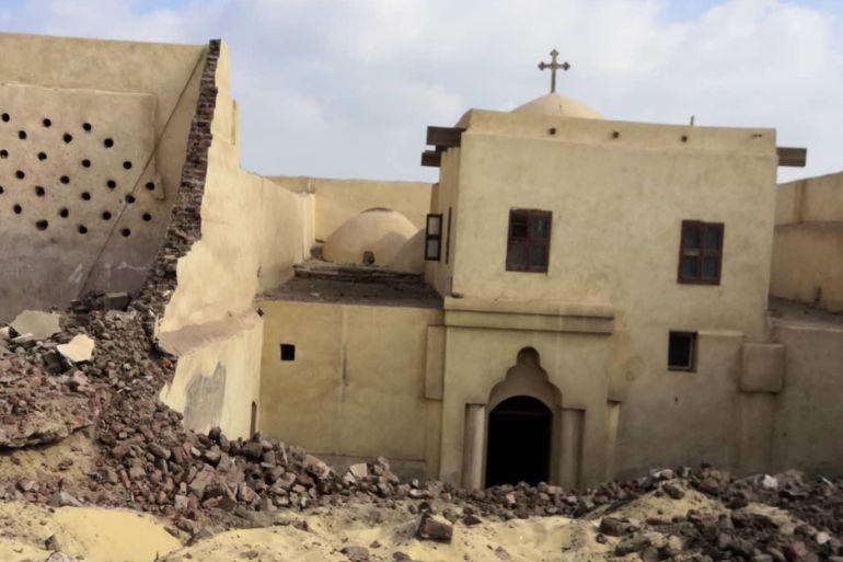 انهيار الحائط الغربي بالكنيسة الأثرية لدير دير أبو فانا بالمنيا تسبب في مقتل 3 أشخاص