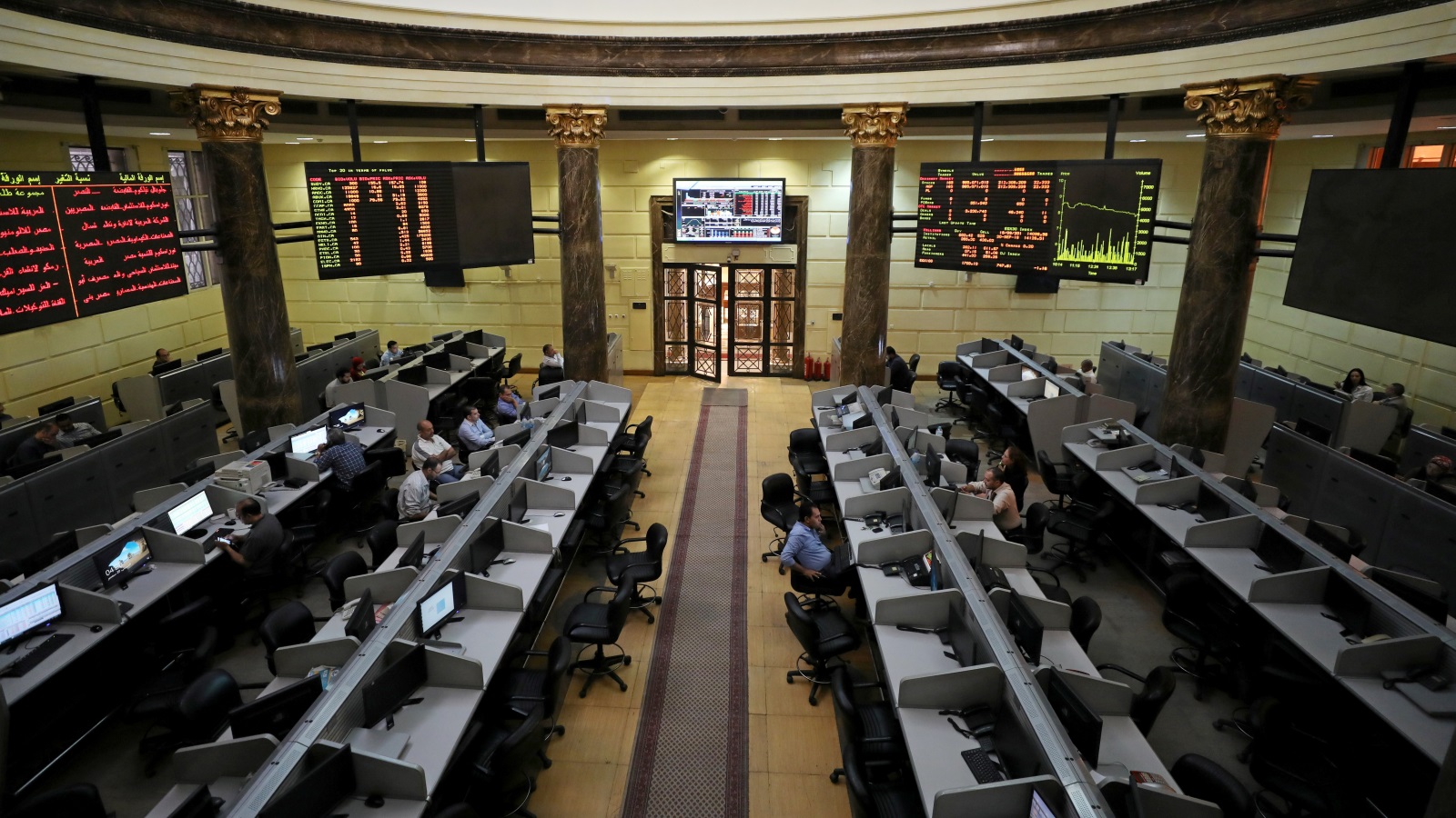 ‪البورصة المصرية علقت التداول لمدة 30 دقيقة‬ (رويترز)