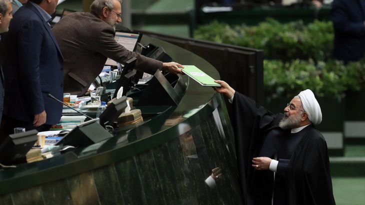الرئيس الإيراني يقدم إلى البرلمان ميزانية جديدة للعام المقبل
