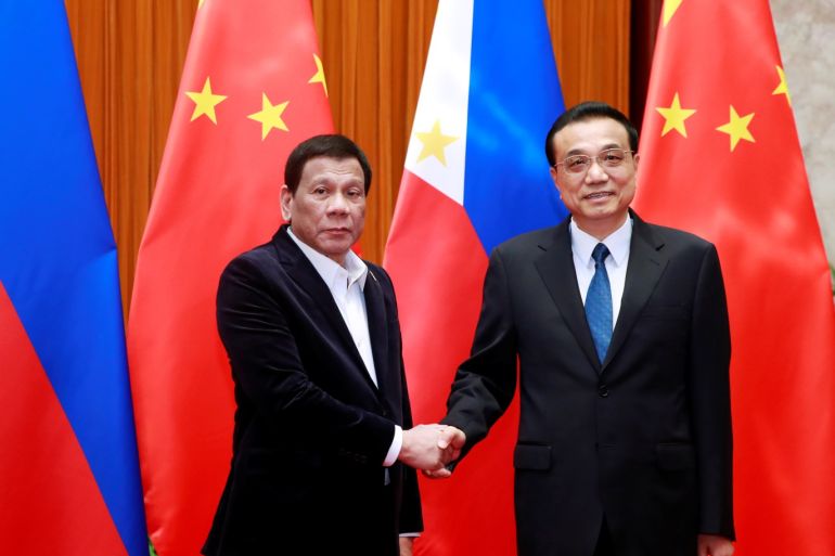 Philippine President Rodrigo Duterte (L) and Chinese Premier Li Keqiang shake hands during their meeting at the Great Hall of the People in Beijing, China, August 30, 2019. How Hwee Young/Pool via REUTERS