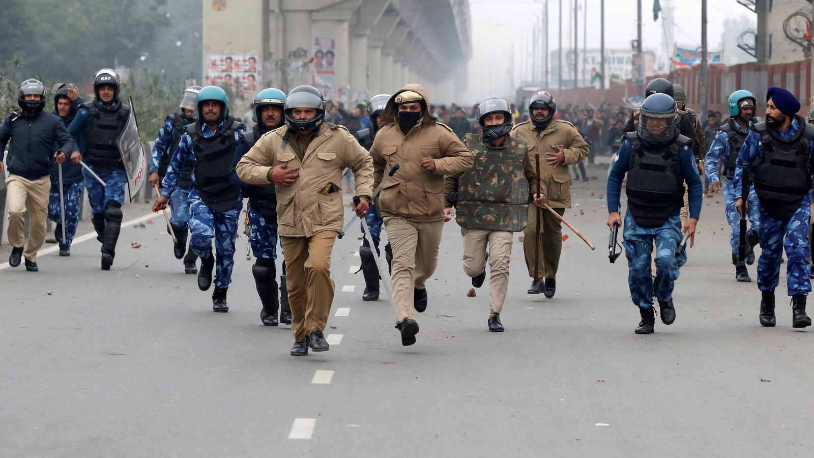 الشرطة الهندية في قفص الاتهام بسبب طريقة مواجهتها للاحتجاجات (رويترز)