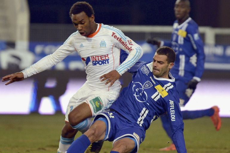 Gilles Cioni (R) of Bastia fights for the ball with Rafidine Abdullah (L) of Olympique Marseille during their French Ligue 1 soccer match at the Stade Armand-Cesari in Furiani, December 12, 2012. REUTERS/Pierre Murati (FRANCE - Tags: SPORT SOCCER)