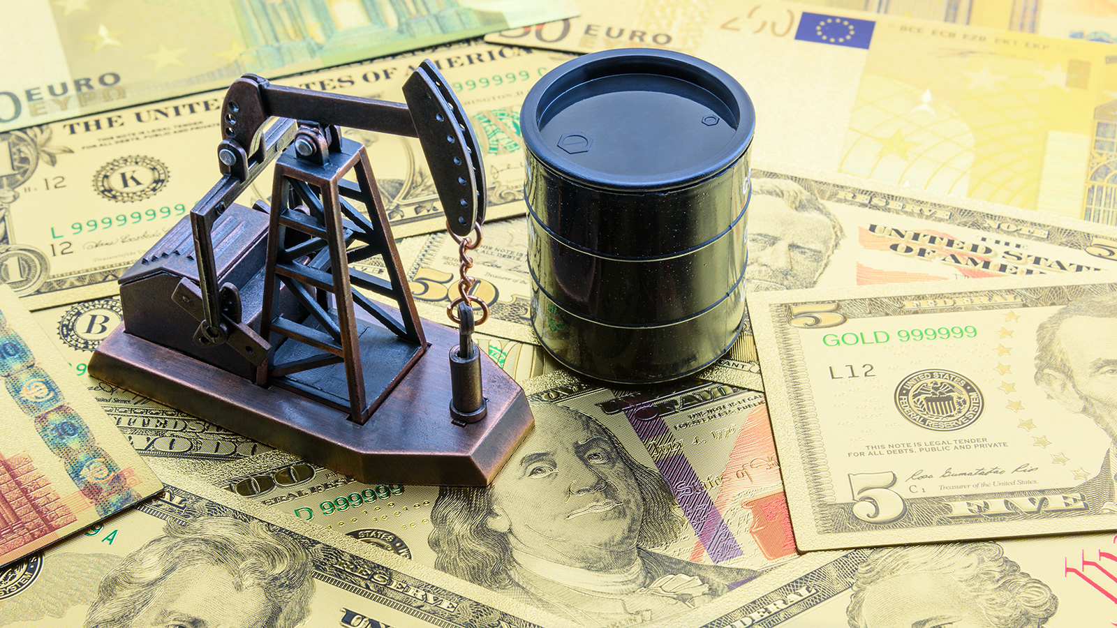 ‪أسواق النفط العالمية سجّلت هبوطا في الأسعار‬ أسواق النفط العالمية سجّلت هبوطا في الأسعار (غيتي)