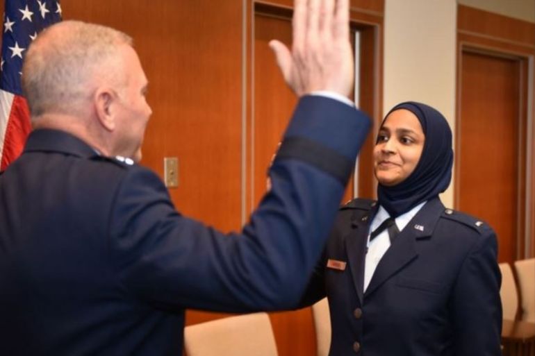 صالحة جابين تؤدي قسم التخرج لتصبح أول واعظة مسلمة في الجيش الأميركي
