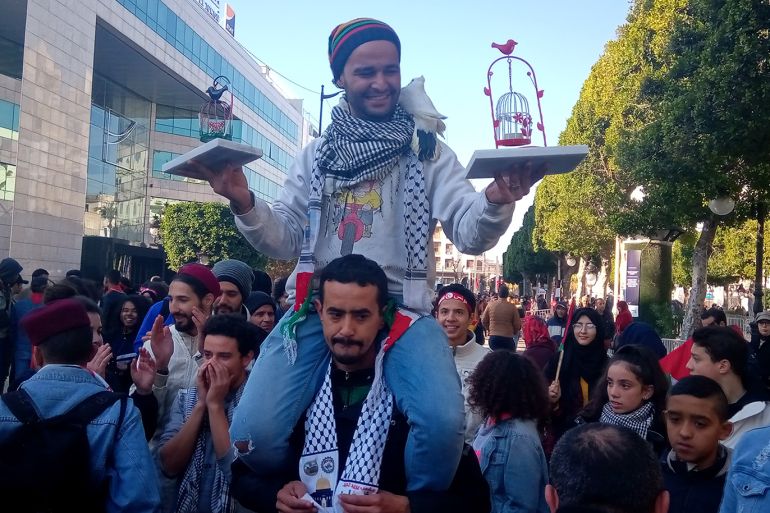 محمد علي لطيفي- تونسون يحييون الذكرى التاسعة لأحداث الثورة التي أطاحت بالمخلوع بن علي.