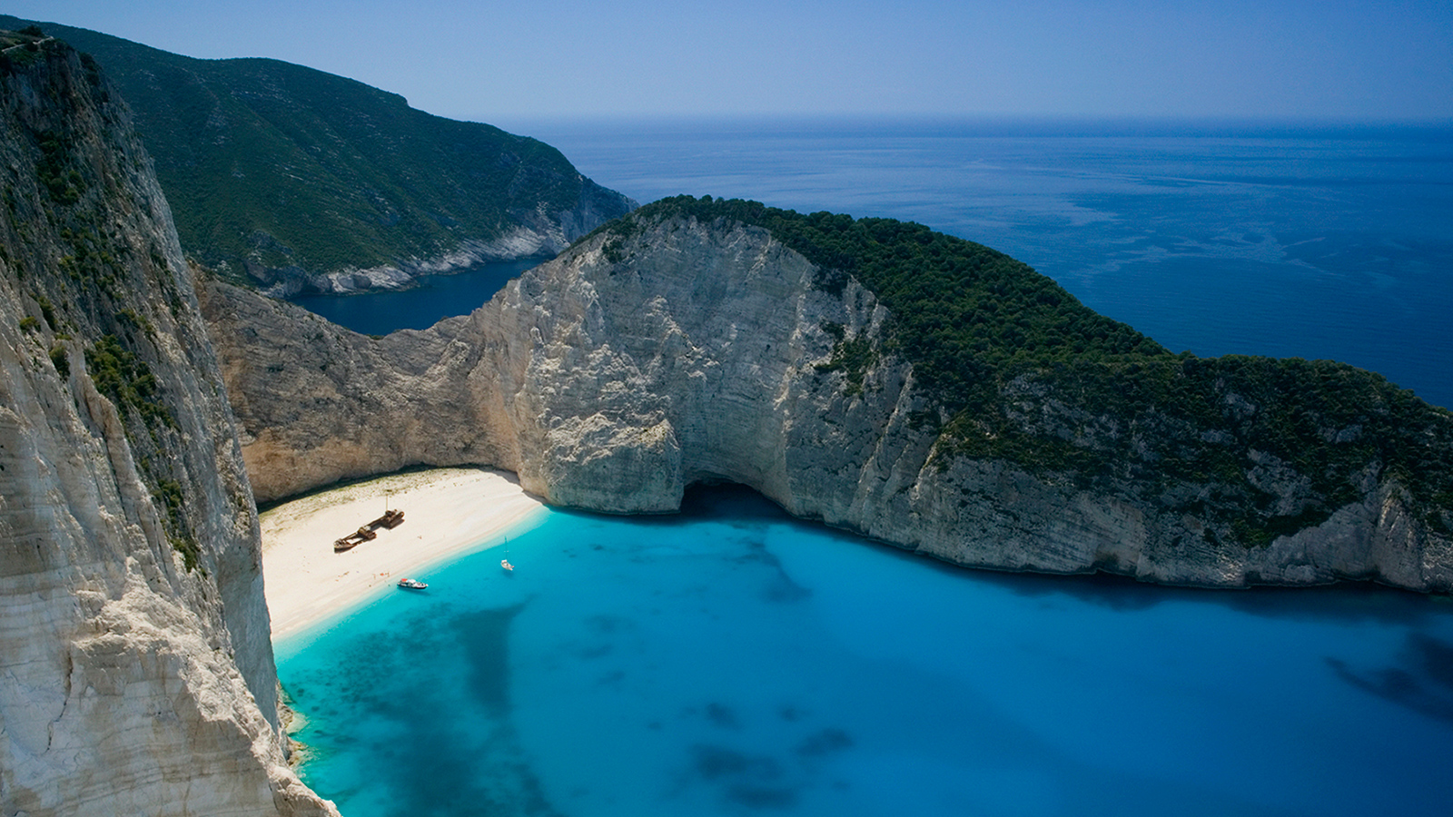 شاطئ نفاجيو باليونان من الشواطئ المبهرة (غيتي )