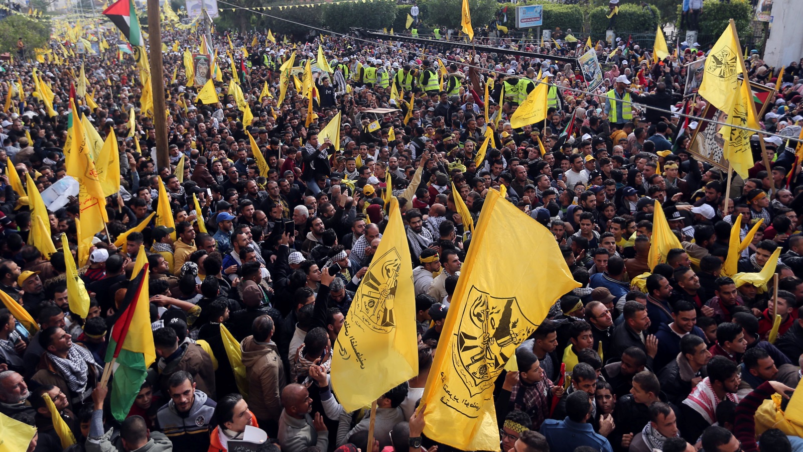 ‪أنصار حركة فتح في غزة يحتفلون بذكرى انطلاقتها‬ (رويترز)