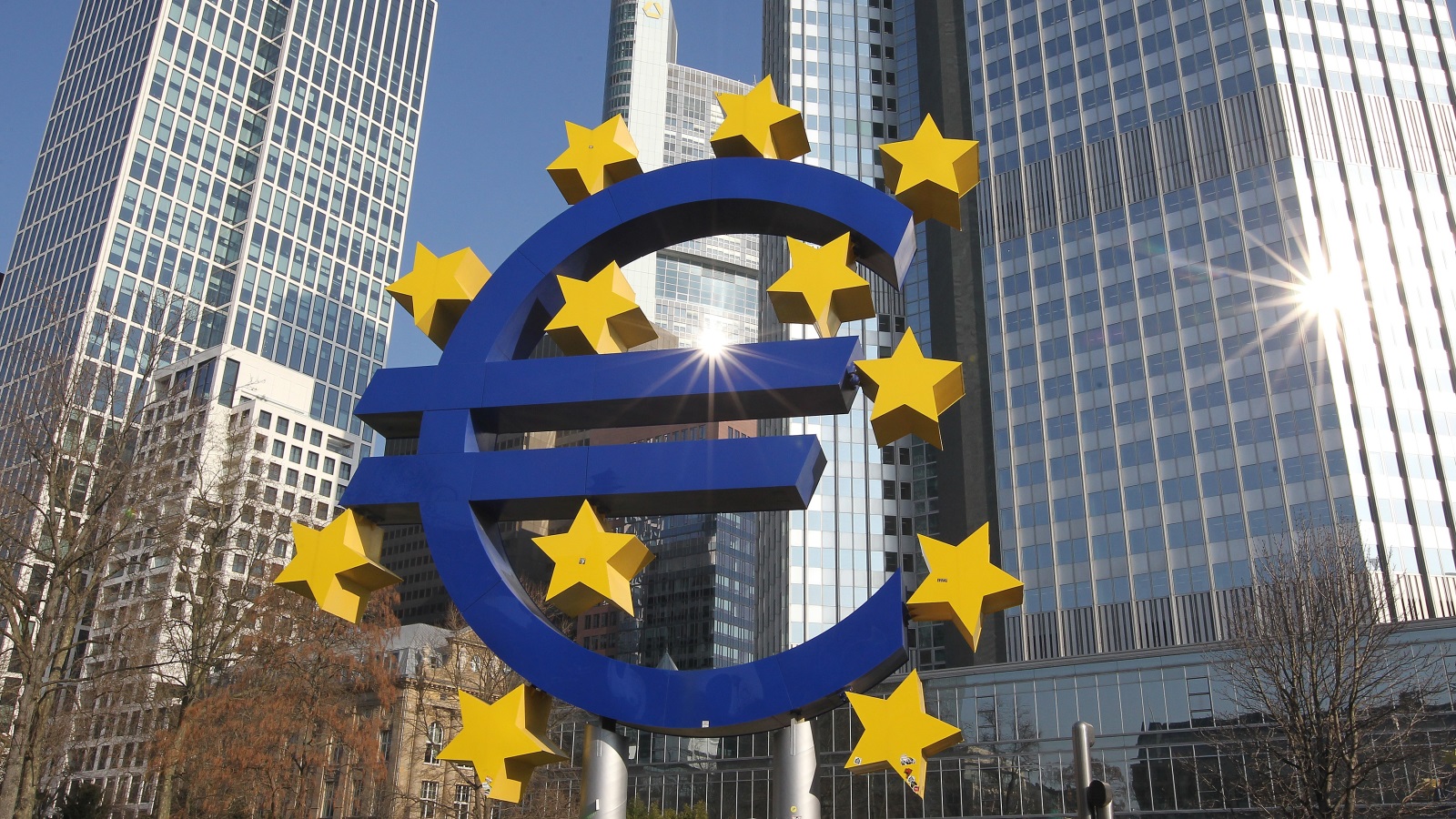 سياسة سعر الفائدة التي اعتمدها البنك المركزي الأوروبي رفعت الناتج الإجمالي في منطقة اليورو بنسبة 2.7 نقطة نهاية 2018 (غيتي)